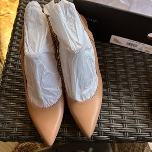 Brand New in Box Vionic Adalena Macaroon Nappa Shoes - Size 6.5